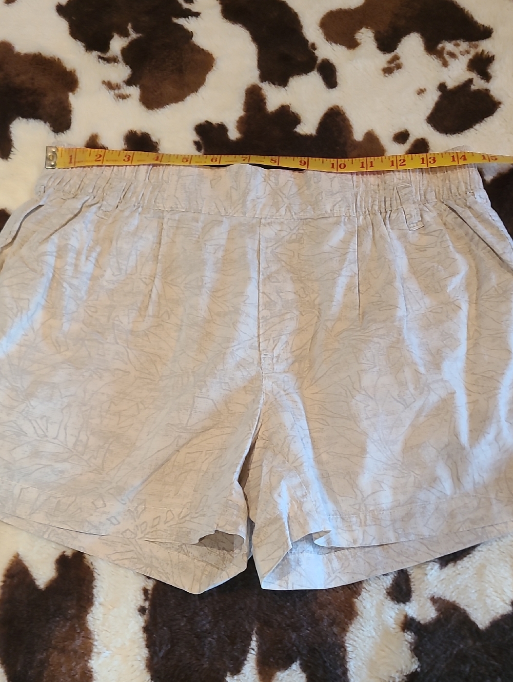 Columbia Light Tan Gray Printed Women's Shorts